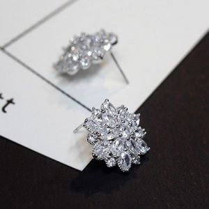 925 Sterling Silver Crystal Flower Stud Earrings